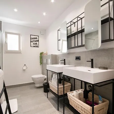 Sara: Private Pool & Tennis Court Retreat Benissa