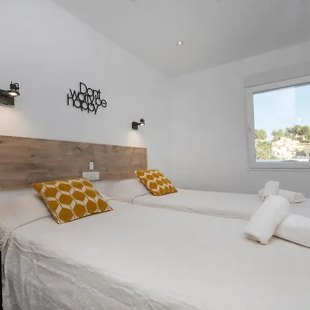 Sara: Private Pool & Tennis Court Retreat Villa Benissa