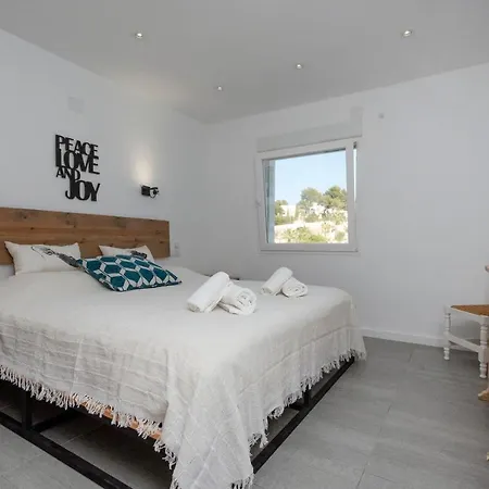 Villa Sara: Private Pool & Tennis Court Retreat *