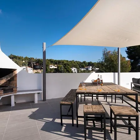Sara: Private Pool & Tennis Court Retreat