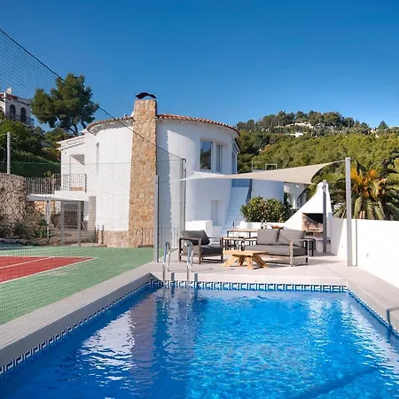 Sara: Private Pool & Tennis Court Retreat Villa Benissa